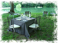 repas romantique au bord de l'eau